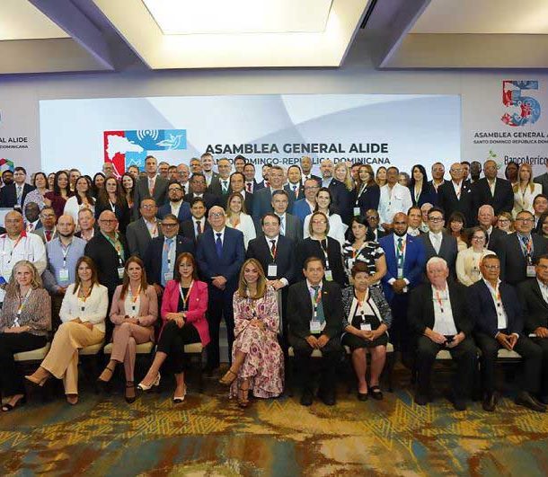 Fotografía de grupo de Asamblea General de la Asociación Latinoamericana de Instituciones Financieras para el Desarrollo