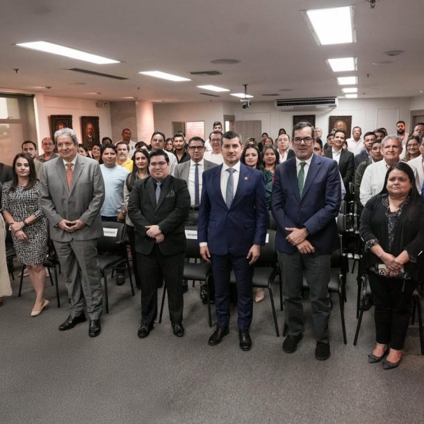 grupo de personas en evento pyme banecuador